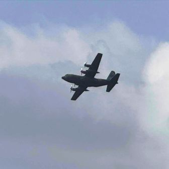 自衛隊の飛行機が
2機飛んで来ました*⋆✈*⋆✈
