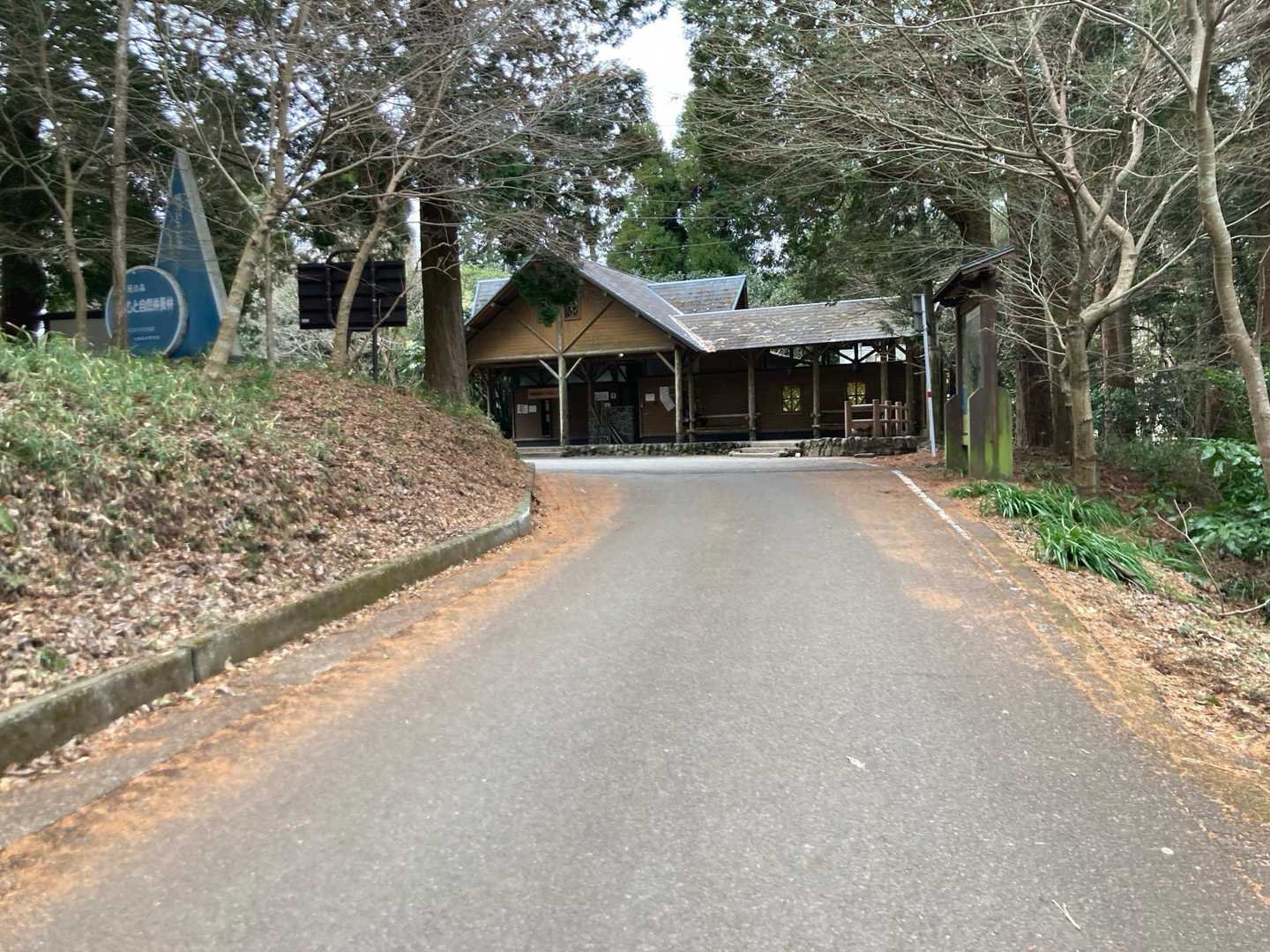 駐車場は広く、トイレもキレイ！
