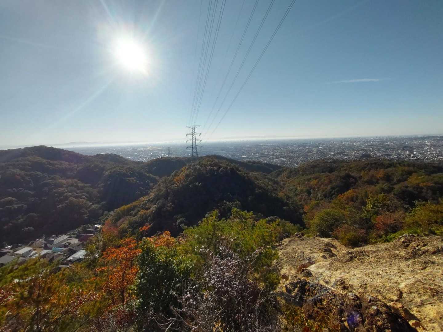 鉄塔の向こうに大阪空港
その奥に梅田ビル街