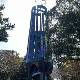 オブジェ。上ったら景色良さそうだけど、面倒で上らず😅