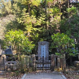 新島襄先生の墓地
お参りにこられている方がいらっしゃった