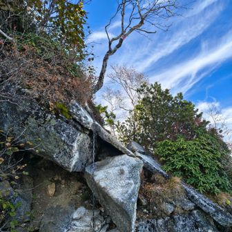 登りは難しく思った鎖。