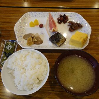 朝ごはん　お腹いっぱい