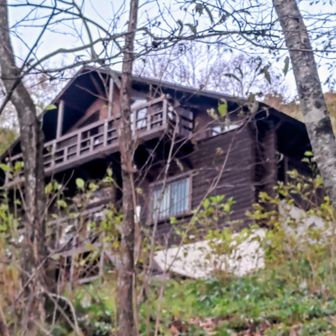 庚申山荘
帰りに到着したとき、
宿泊するという方からお話を伺いました
・今は管理人がいなく、無料
・布団は10個くらいあるんだって