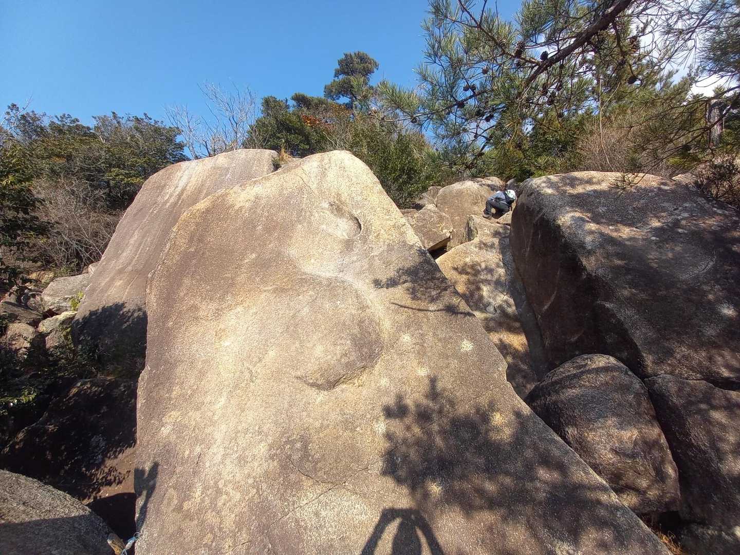巻いて降りてきた大岩

ここを男性がスイスイ登られてたのを見てスゴい👏
よっし私も💪