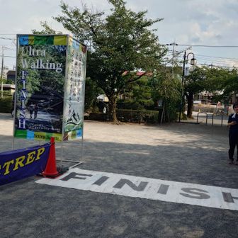 ゴール！

しばし放心状態。
すぐの電車に乗る気力はありません。

でもね、終わると楽しいことしか残らないのよ。
みなさんに助けていただいた感謝と準備が足りなかった反省は忘れません。
完歩できたのは、一緒に歩いてくださった方々のおかげ。
なんとかスレスレな感じですが、ウォーク復帰できました。