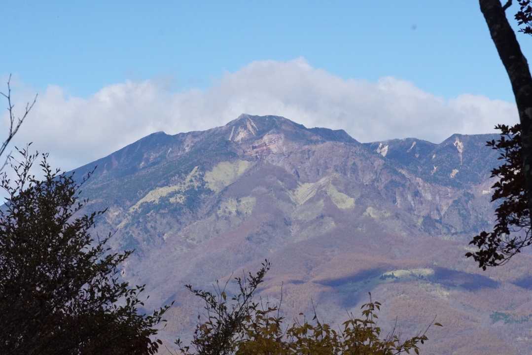 女峰山が綺麗に見えた。まだ雪はない。