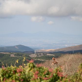 誘導を終えて下山開始。朝は雨が降ってましたが晴れました。