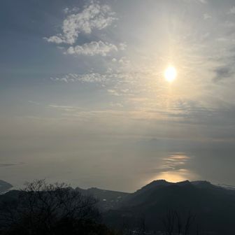モヤモヤ有明海。ここから夕陽も見てみたいけど、下山が暗くなるのは嫌だな。