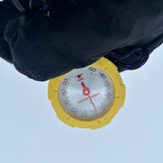 -1℃？
まあ風が無ければ寒くはないけど、この温度計大丈夫かな