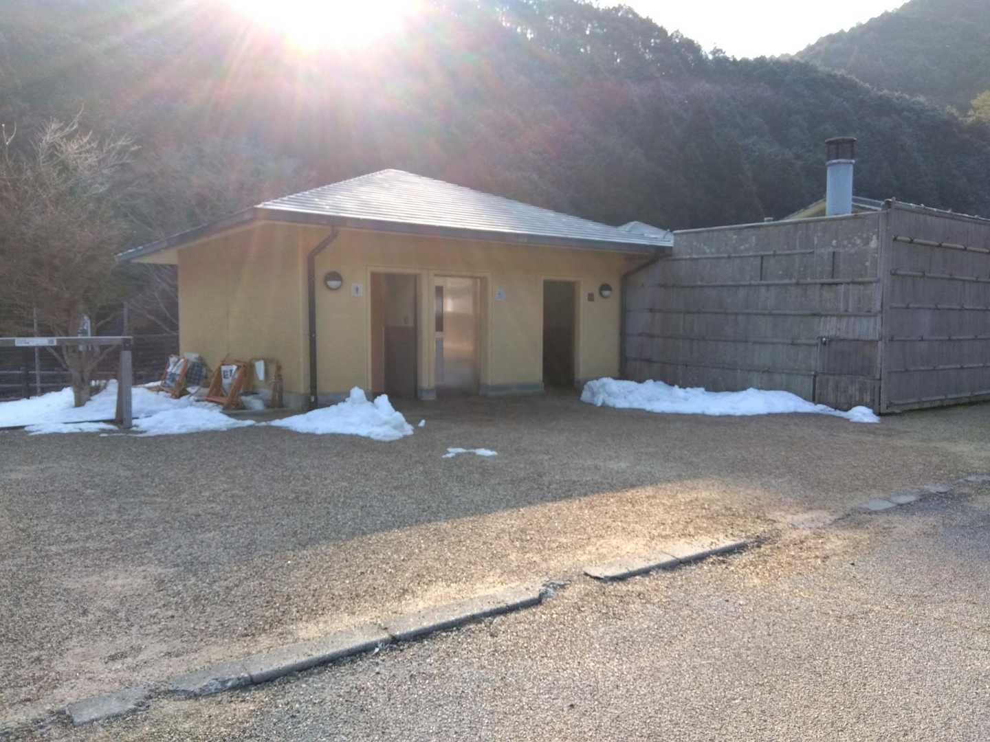 たかすみ温泉にトイレあり