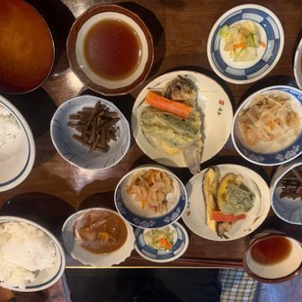 気づいたら夕ご飯の時間
　胃袋に程よい量の美味しい食事でした