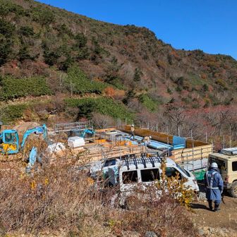 くろがね小屋完成はまだまだ先！
警備のおじさん(78歳)「昨日は寒かった！」って、いっぱい着て丸くなってた！
一回り歳下のワイは遊んでて良いのか？！