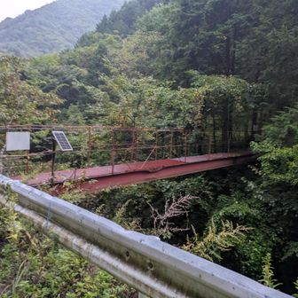 この橋を渡れば登山スタート