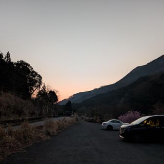 空が白むのを待ってスタート