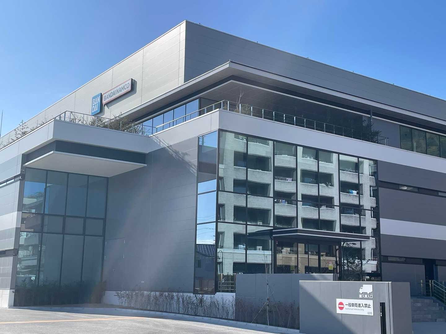 BANDAI NAMMCOミュージアムの裏門
予約制ですので興味がある方は予約して
下さいね😉