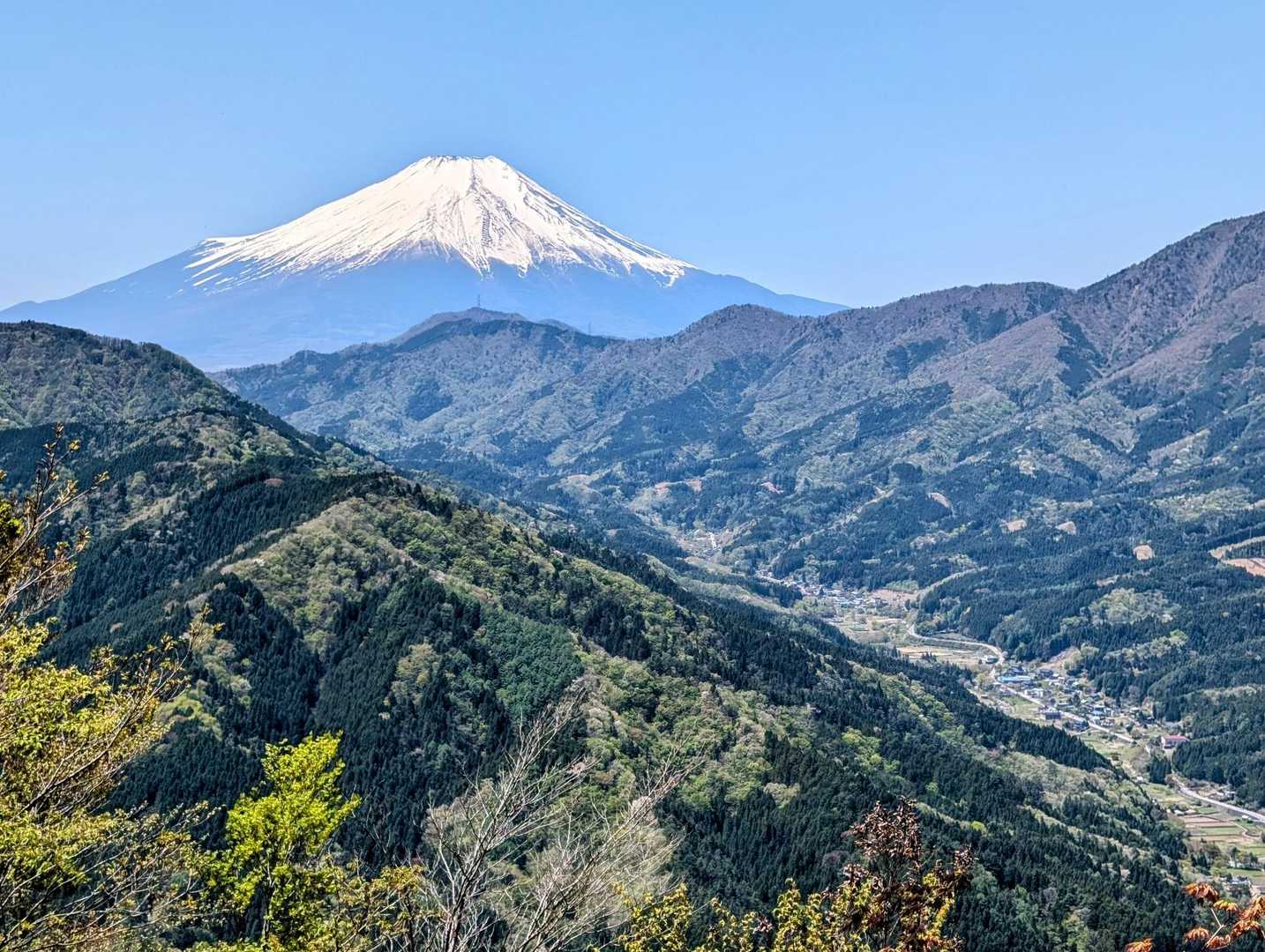 道志みちを見下ろします。
よく通る道を違う角度から見るのも感動😍
何度も撮っちゃいますね😅