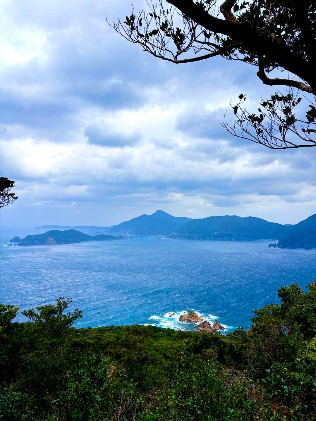 展望所あり、天気の良いときはランチ🍙に良さげ☺️
今日は正面から鼻水も飛ばされる爆風😆