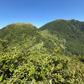 右は男三瓶山♪