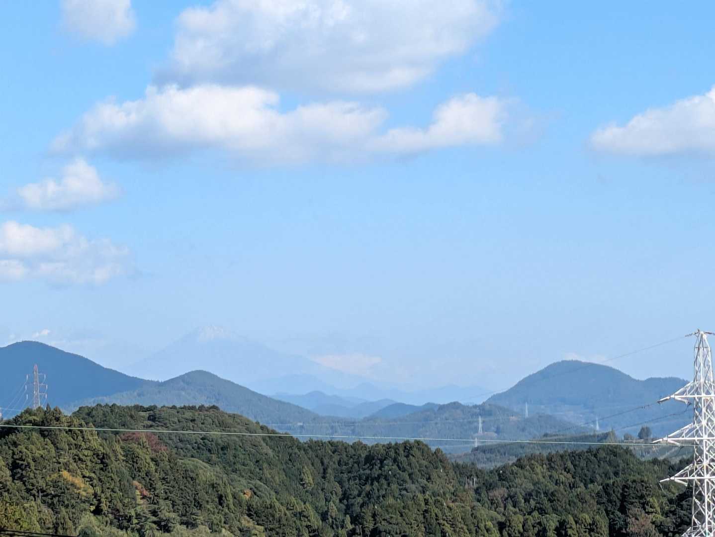 薄っすら富士山見えてる🗻