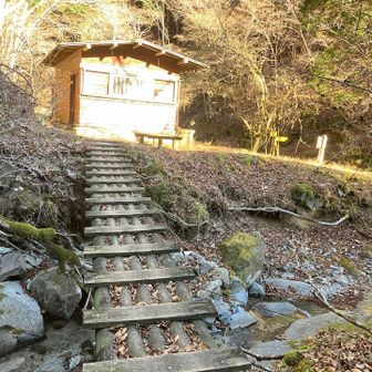 避難小屋
古いけど中は割と綺麗で良い感じがした