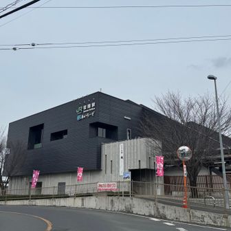 岩間駅に到着。
近代的な駅ですね。