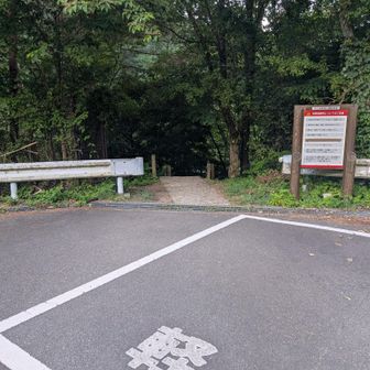 階段下りて