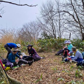 山頂に到着🙌
追い越して行かれた食事中の方と再会♡