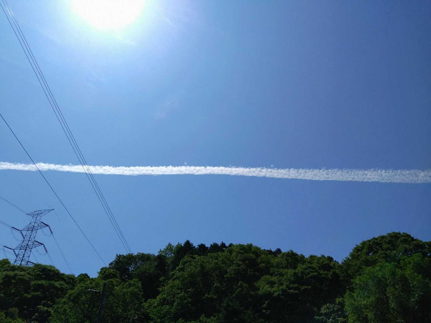 飛行機曇✈️
明日は晴れみたい☀️