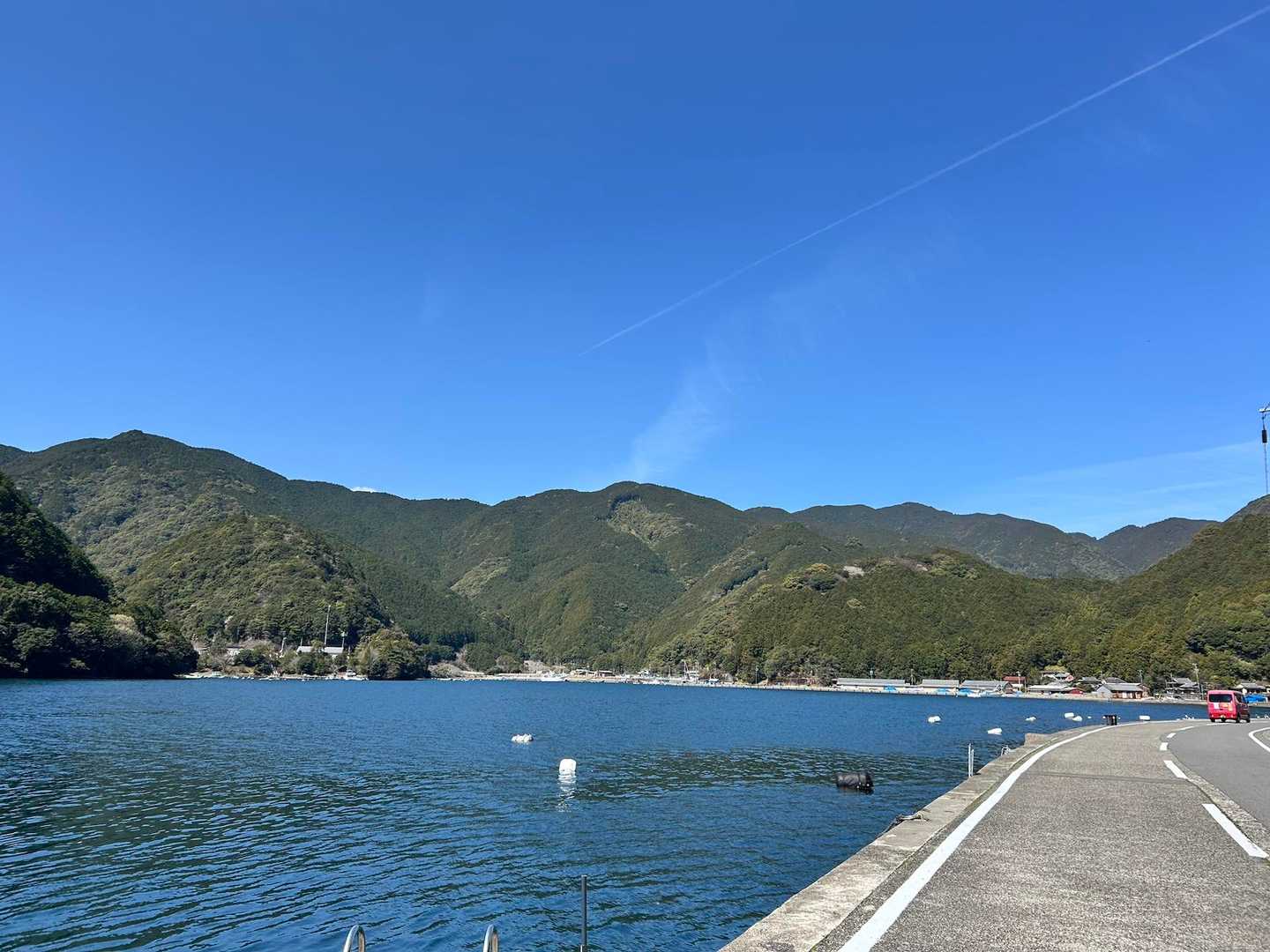 海のすぐ横を歩きます
良いお天気😄　これは期待できそう🤗