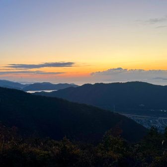 瑠璃色、郡青、藤色、薄紅色、曙色など
最もグラデーションの多彩な空
