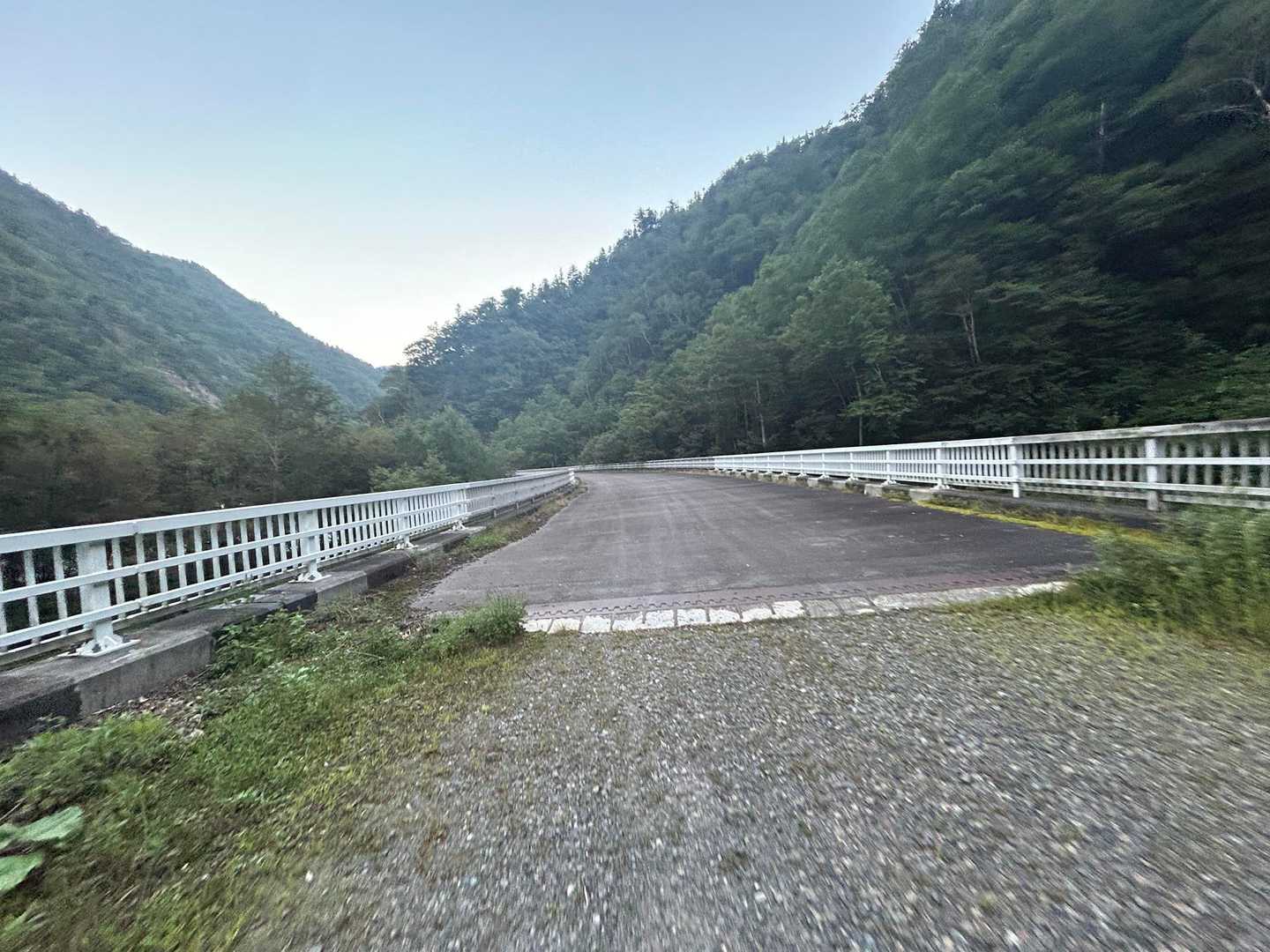 あとは7kmの長〜い林道歩き🚶🏻🚶🏻‍♀️
ゲートに戻る頃に少しだけヘッデンを使用しました💡無事下山です👌

下山後は帯広のヴィクトリアステーションでサラダバー🍴&肉料理🍗