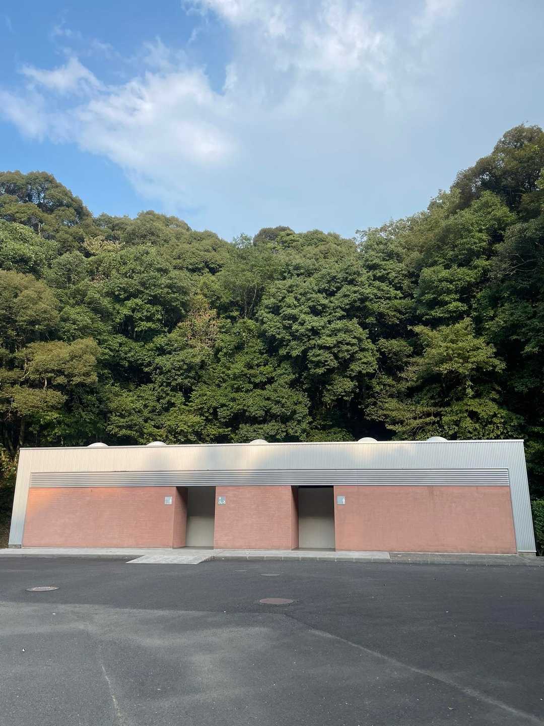 無事に帰ってきた
駐車場🅿️にトイレ有ります
今日は秋吉台花火大会混む前にドロンする