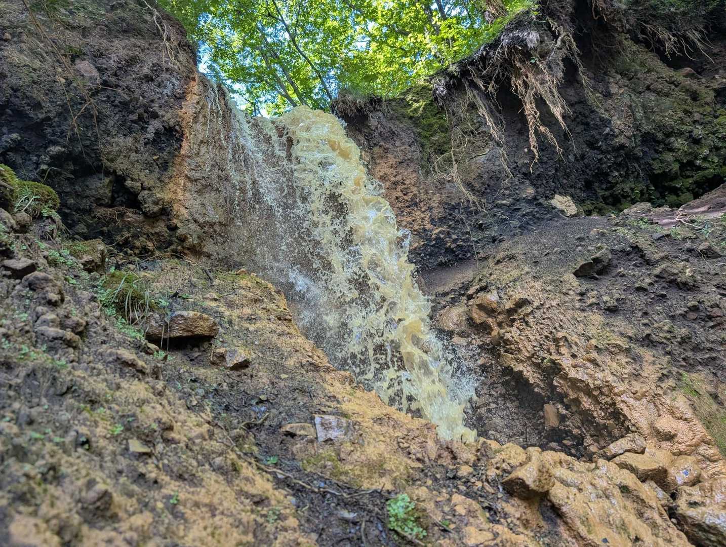 滝下まで寄って📸🙄
ではサッサか下山へ👣💨