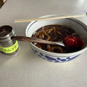 名物マサカレーうどんを頂きました！　
福神漬けが1番美味かった！笑
発汗の影響ですね！