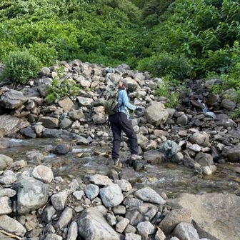 渡渉あり
ここから急登、梯子🪜岩場（後半）です。
此処から500m⤴️2時間程‼️