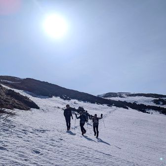 所々木道が剥き出しなので横のほうを歩きました（ベトナムの人たちはスニーカーで来てました、ある意味すごいです💦）