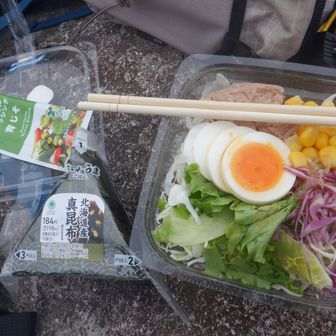 のんびり食事。