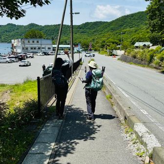 2人とは、ここでサヨナラした。
ありがとう山！
　
　