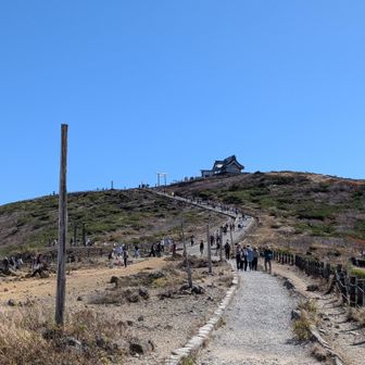 人が多いこと多いこと、、