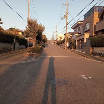 長くなった自分の影を撮りたかっただけです。まだ4座有ります。