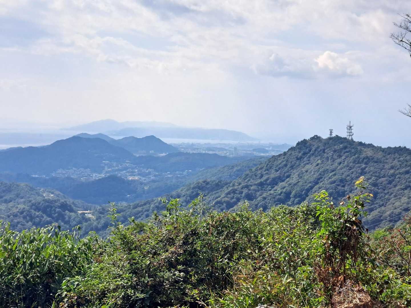 高取山～須磨の山々が。