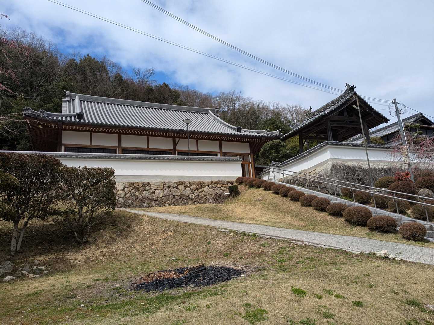 ひっそりとしていた法導院であった。