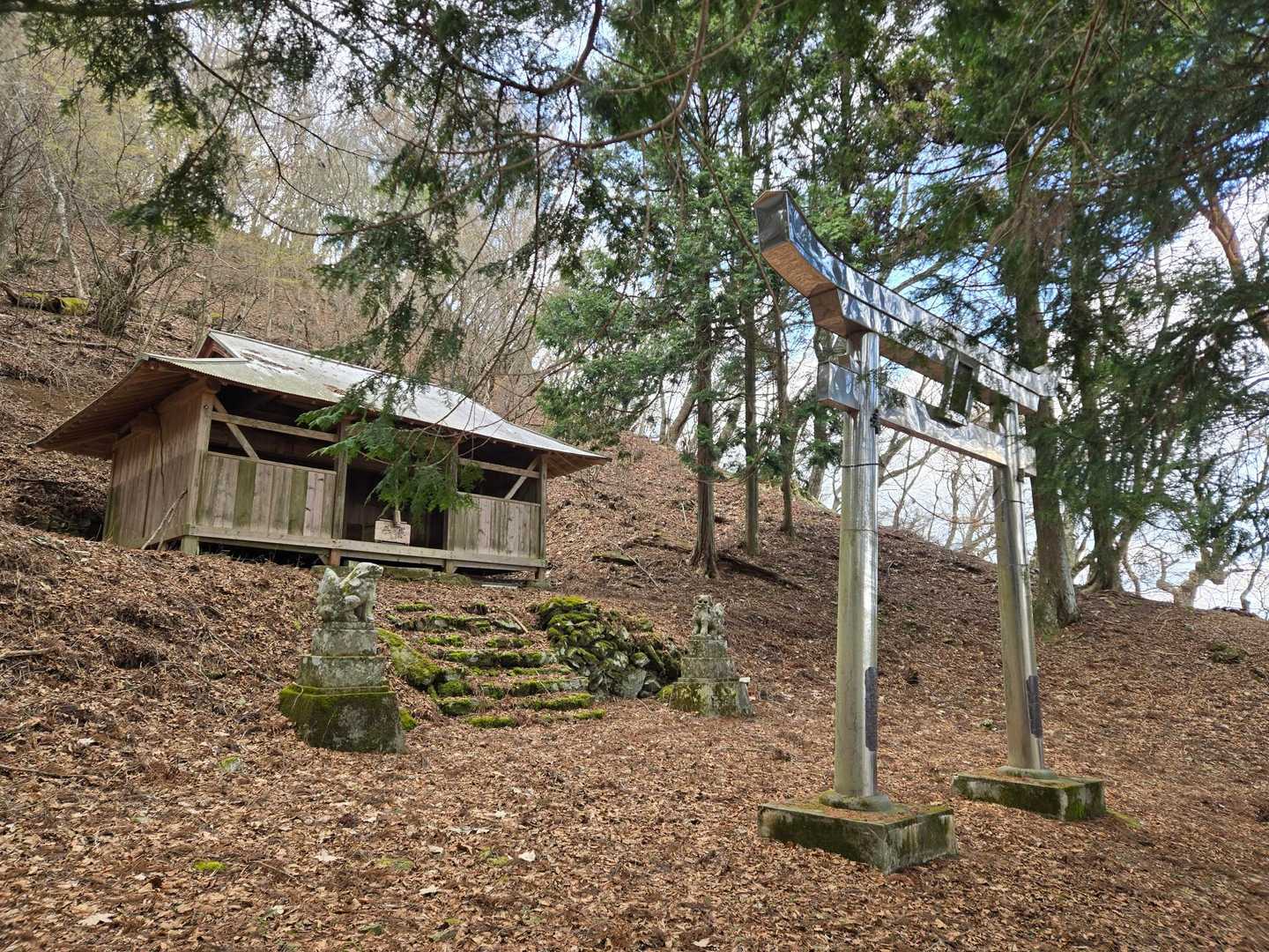 隣にある春宮神社です。