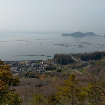 たんご山から寄島漁港です牡蠣筏も見えますねこの辺りまでは🎶でした