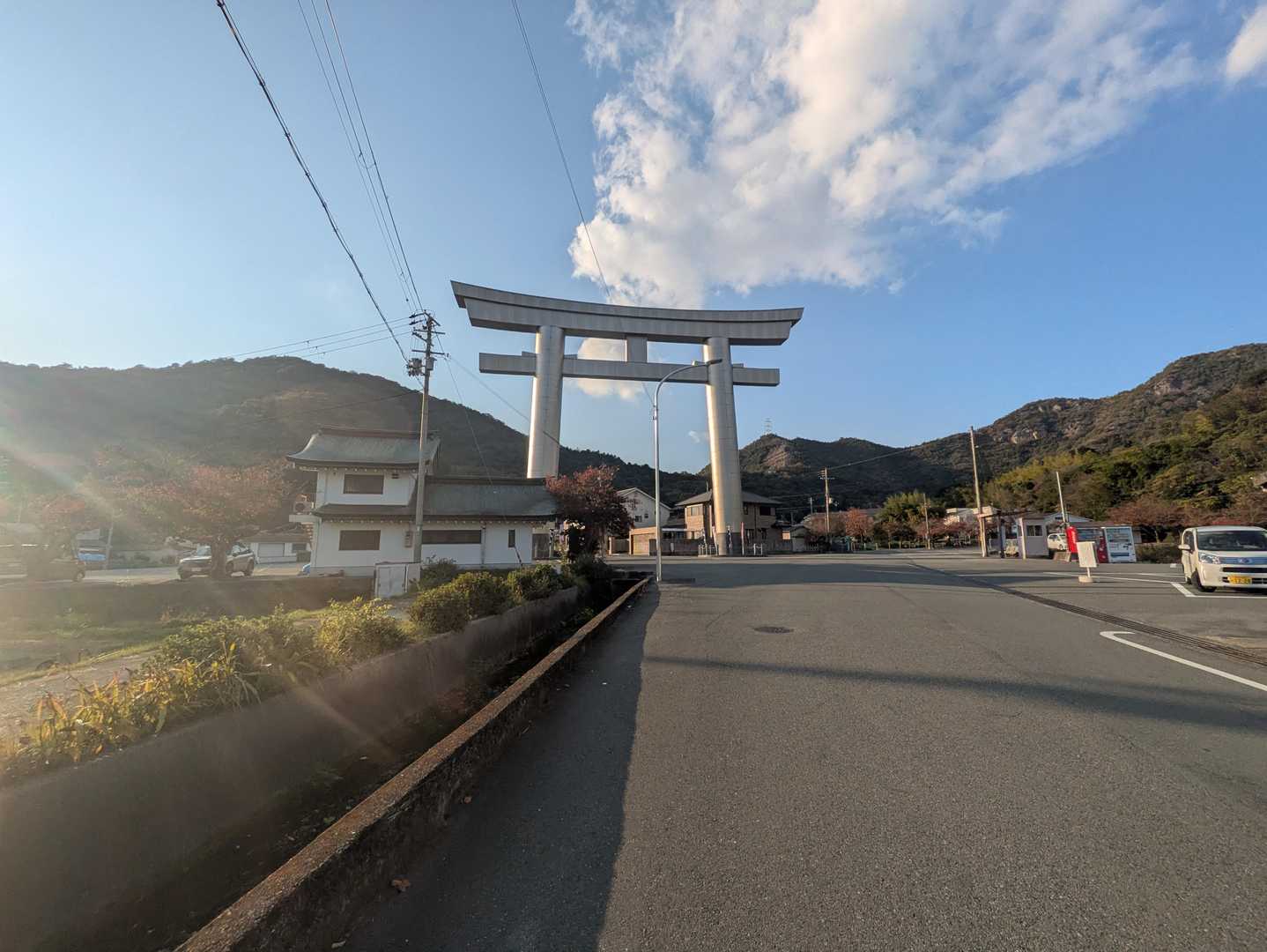 大鳥居に戻ってきました。今日は快晴のなか素晴らしい稜線縦走を楽しむことができました。ご参加の皆様ありがとうございました