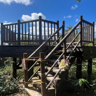 あっっ😲
パノラマ展望台登れません
青空でここからの眺望が楽しみだったんに…

線状降水帯の影響ですね
土台が不安定なのでしょう⚠️