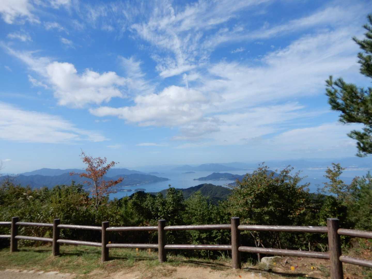 山頂の展望広場から、
広島湾の眺め
