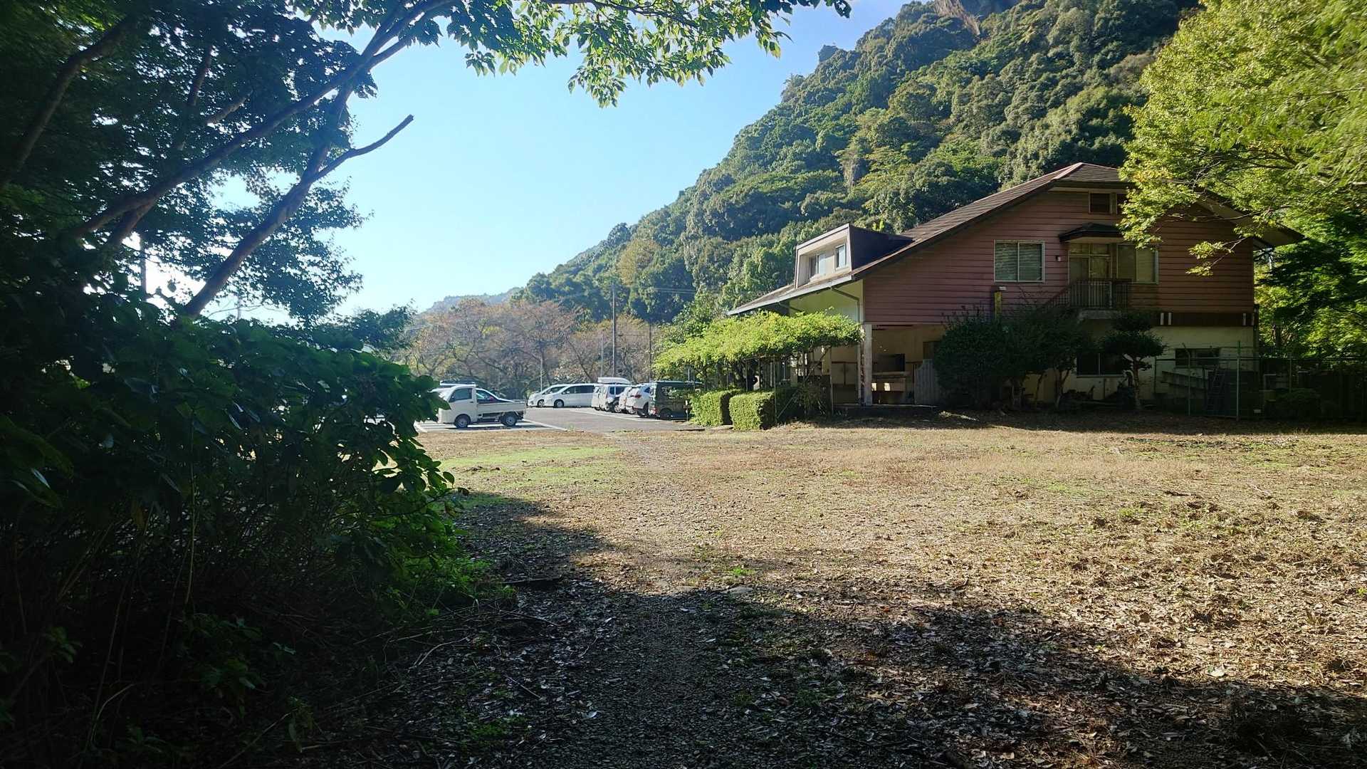 周回して駐車場に到着
何度来ても良い山です！
福岡からもうちょっと近ければしょっちゅう登りたい山なんですがね！
441さん今日もお付き合いありがとうございました。
次回はどこに行きますかネ？