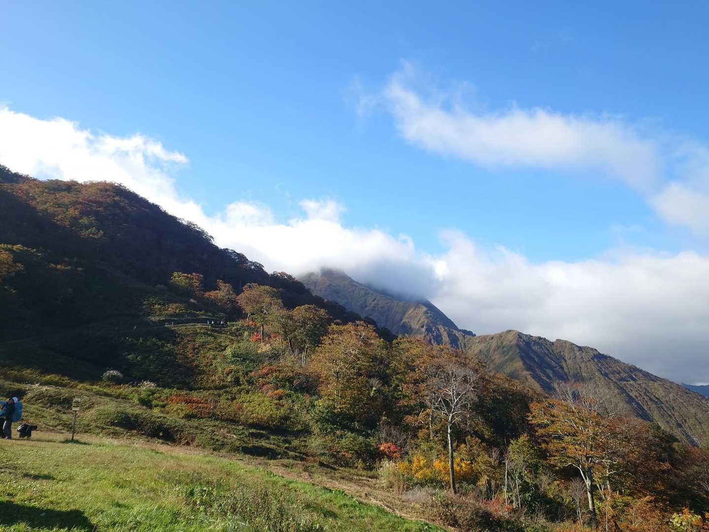 やはり頂上の☁消えず😅